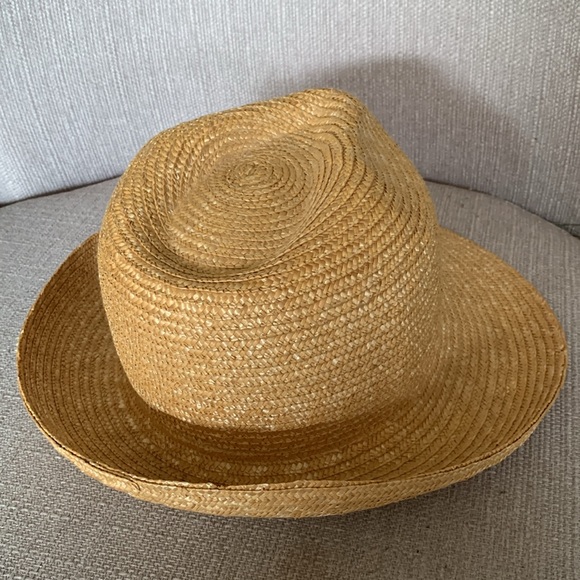 Kates boutique Canada hat excellent used condition - Picture 2 of 6